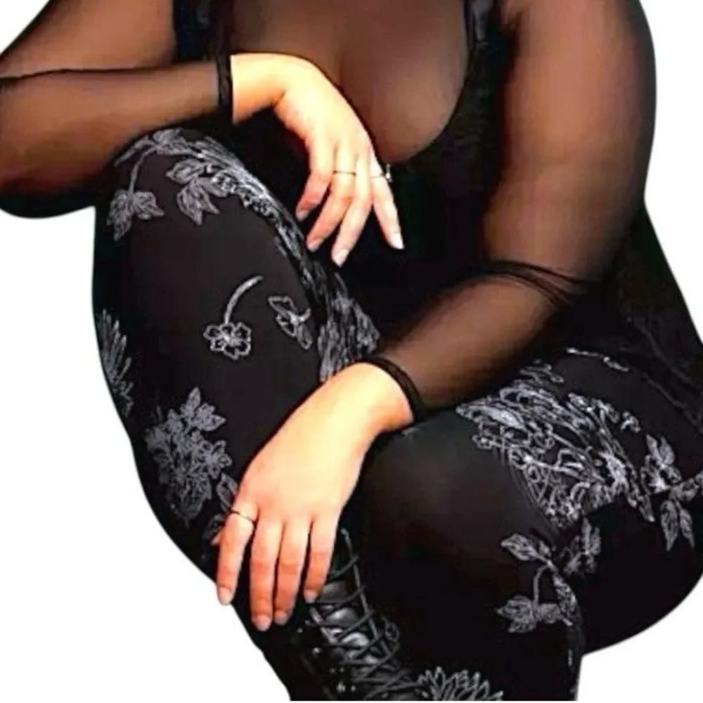 TORRID Nightfall Sketch Spiderweb Floral Deep Black Cropped Leggings NWT Size 3X